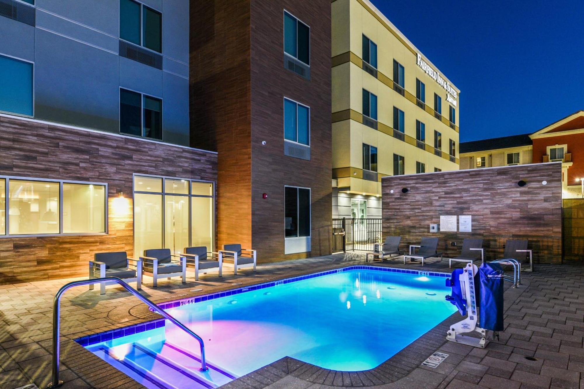 Fairfield Inn & Suites Ontario Rancho Cucamonga Ngoại thất bức ảnh